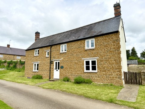 View Full Details for Sundial Cottage, Thenford
